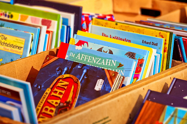Kinder- und Jugendliteratur: Von Bilderbüchern für die Allerkleinsten bis zu Lektüre für junge Erwachsene bietet unsere Bücherei für jedes Alter spannenden Lesestoff